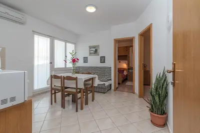 Image de Appartement de vacances Okrug Gornji pour 1 - 4 personnes avec 2 chambres Ă coucher - Logement de va