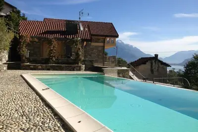 Image de Appartement de vacances Gravedona pour 1 - 4 personnes avec 1 chambre Ă coucher - Maison mitoyenne