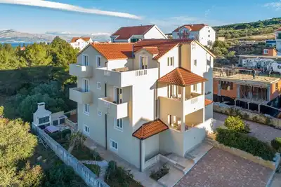 Image de Appartement de vacances Supetar pour 1 - 5 personnes avec 2 chambres Ă coucher - Logement de vacance