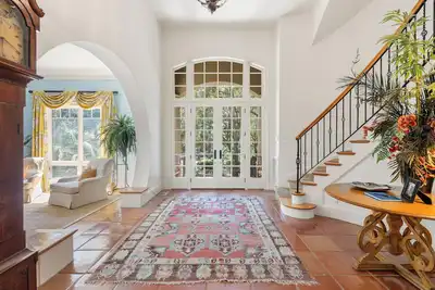 Image de Luxury Home, Private Homesite with Pool, Easy walk to Beach! !