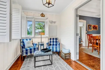 Image de Peach on Pecan\nA Quintessential Fredericksburg Home