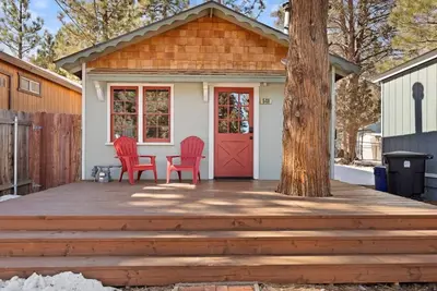 Image de Modern spruce · Modern Chic Spruce Retreat - Hot Tub + Ac + Pets