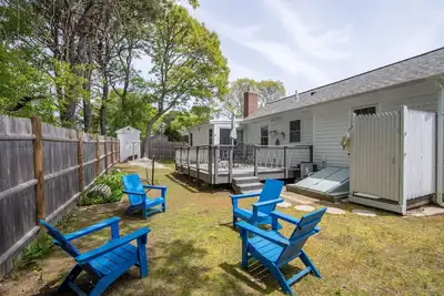 Image de Walk To Beach - Comfortable 2br Cottage