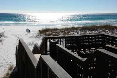 Image de Seascape #1101 Newly Renovated  *Beach Service Included - 2 Chairs and Umbrella