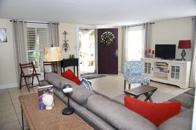 Image de Perfect Location In the Lower Garden District. Off Street Parking.