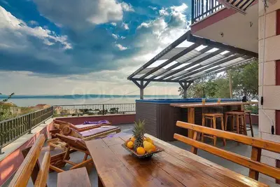 Image de Maison de vacances Makarska pour 1 - 5 personnes avec 2 chambres à coucher - Maison jumelée