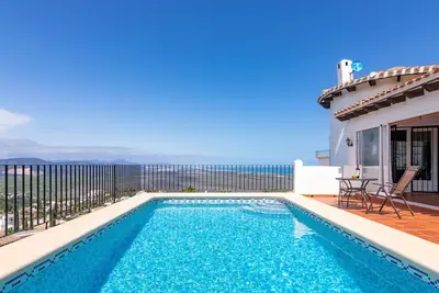 Image de Maison de vacances privée avec piscine privée, climatisation, Wifi, Tv, terrasse, vue panoramique