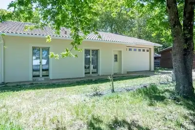 Image de Maison de vacances privée avec Wifi, climatisation, Tv, terrasse, animaux admis, parking