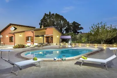 Image de Maison de vacances privée avec Wifi, climatisation, piscine privée, Tv, patio, parking