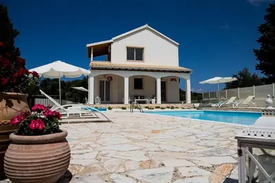 Image de Maison de vacances Acharavi pour 1 - 6 personnes avec 3 chambres à coucher - Maison de vacances