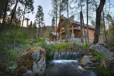 Image de (1r) Rustic Retreat (2 Bedrooms Only)