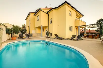 Image de Maison de vacances Pula pour 1 - 8 personnes avec 3 chambres à coucher - Maison de vacances