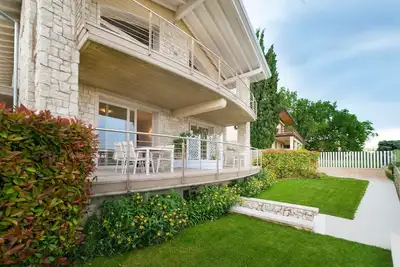 Image de Appartement de vacances Torri del Benaco pour 1 - 4 personnes avec 2 chambres à coucher - Maison de