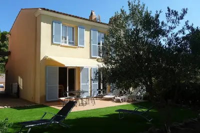 Image de Luxury villa with garden in a secure residence - beach at 700m