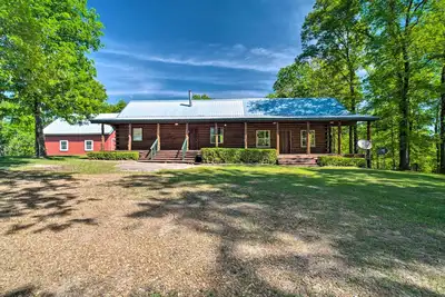 Image de Rustic Woodville Getaway with Pool & Guest House
