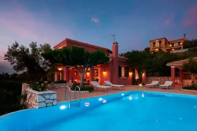 Image de Élégante Villa Lefkada | Villa Paeonia | 2 chambres | Piscine privée | Vues à couper le souffle sur