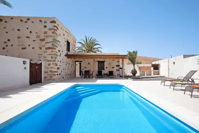 Image de Maison de vacances Casa Rural Andresito avec vue sur les montagnes, piscine, connexion Wi-Fi et terrasse