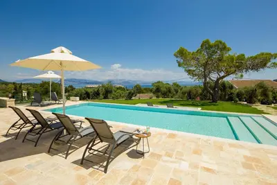 Image de Maison de vacances Dassia pour 1 - 10 personnes avec 5 chambres Ă coucher - Maison de vacances