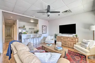 Image de Renovated Dtwn Retreat < 1 Mi to Plaza Park!