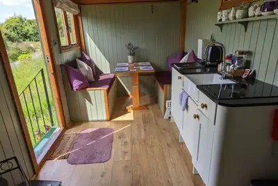 Image de Fabulous family Shepherd's hut. Pet friendly. Electric hot tub bookable extra