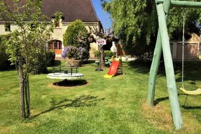 Image de Maison familiale près de Limeuil avec jardin, jeux pour enfants, WiFi et animaux acceptés