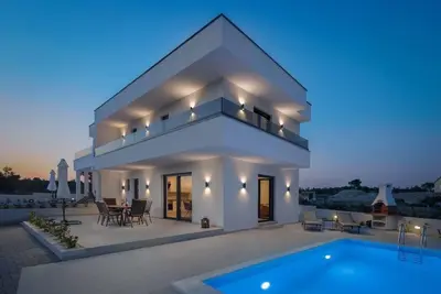 Image de Maison de vacances Vodice pour 1 - 6 personnes avec 3 chambres à coucher - Maison jumelée