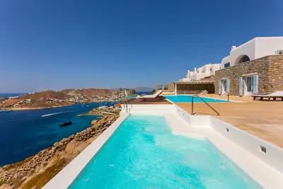 Image de All White Washed LuxuryVilla, Perfect Location, Deluxe Extra Space, Impressive View