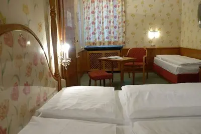 Image de Dreibettzimmer mit Dusche od. Bad, Wc - Hohenstauffen, Hotel