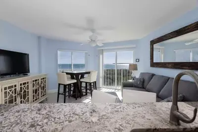 Image de Castaway Key, Double balcony ocean views in prime building 4