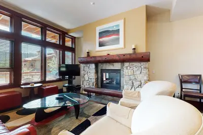 Image de Juniper Crest 1 Private and Modern, Mountain Views, Walk to Eagle Lodge by RedAwning