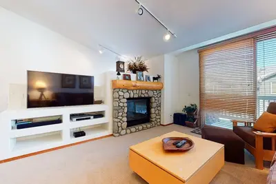 Image de Snowcreek V 1005 Two Private Balconies With Mountain Views, Washer Dryer, Private Garage by RedAwning