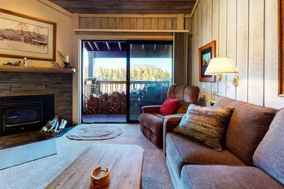 Image de Summit 34 Rustic, Gorgeous Mountain Views, Walk to the Slopes by RedAwning
