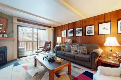 Image de Summit 45 Pet-Friendly, Great Complex Amenities, Walk to Eagle Lodge by RedAwning