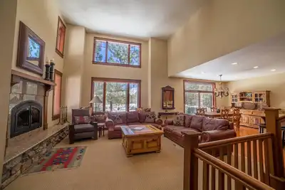 Image de Timbers 1 Beautiful, Luxurious, Large Townhouse with Private Hot Tub by RedAwning