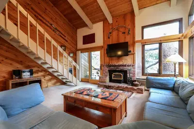 Image de Wildflower 6 Spacious, Rustic, Walk to Shop and Restaurants by RedAwning