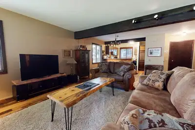 Image de Wildflower 39 Rustic, Comfortable, Walk to Shop and Restaurants by RedAwning