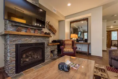 Image de Woodwinds 1323 Pet-Friendly, On Sierra Star Golf Course, Garage and Jacuzzi, Luxury Home by RedAwning
