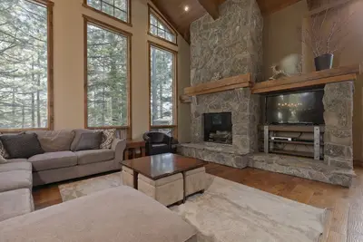 Image de Stonegate 5 Large Luxury Home, Private Washer Dryer and Walk to the Village by RedAwning