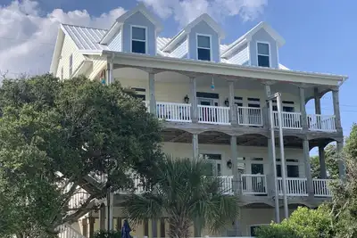 Image de New Beautiful Custom Build Beach Home. Oceanview Private Heated Pool