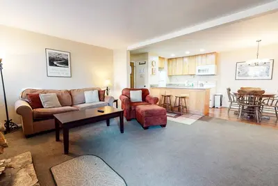 Image de San Sierra 10 Updated Condo, with Complex Jacuzzi, Short Walk to The Village by RedAwning