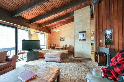 Image de Mammoth West 124 Spacious Condo great for large group, Walk to Canyon by RedAwning