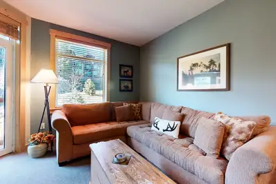 Image de Sunstone 206 Ski-In Ski-Out Condo At Sunstone Lodge with Great Complex Amenities by RedAwning