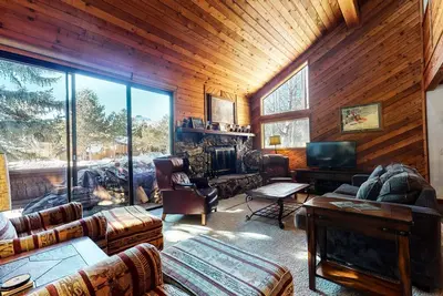 Image de Snowflower 26 Remodeled Spacious Condo With Great Complex Amenities by RedAwning