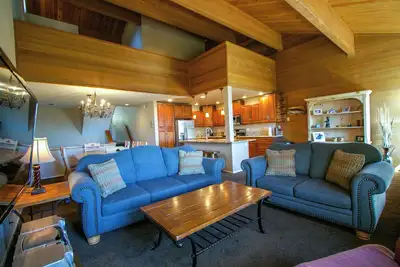 Image de Bridges Townhome 7 Gorgeous Mountain Views, Private Jacuzzi, Steps to Eagle Lodge by RedAwning