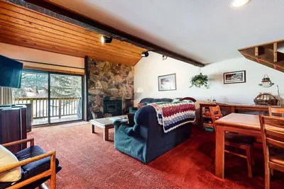 Image de Snowcreek Ii 308 Spacious Yet Cozy Condo with Private Washer Dryer by RedAwning