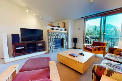 Image de Snowcreek V 933 Bright and Spacious, Private Bbq, Washer Dryer, Pet-Friendly by RedAwning