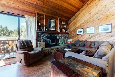 Image de Mammoth Sierra Townhomes 24 Spacious Updated Townhome, Walk to Shopping Center by RedAwning