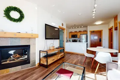 Image de Sunstone 109 Remodeled Condo Great Complex Amenities with Ski-In Ski-Out by RedAwning