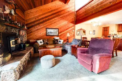 Image de Mammoth Sierra Townhomes 32 Mountain Rustic Spacious Townhome On the Shuttle Route by RedAwning