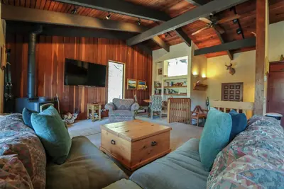 Image de Mammoth West 143 Quiet Condo With Amazing Mountain Views and A Short Walk to Canyon Lodge by RedAwning